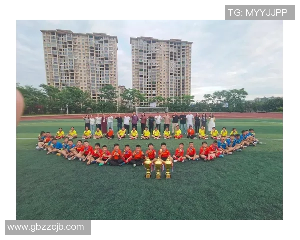 足球球星旋风少女引领绿茵场风潮梦想与努力交织成辉煌传奇